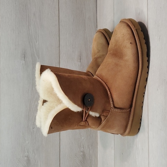 Ugg Australia Women 5803 Ankle Chestnut Sheepskin II Button Boots shoes sz 8 - Picture 2 of 16